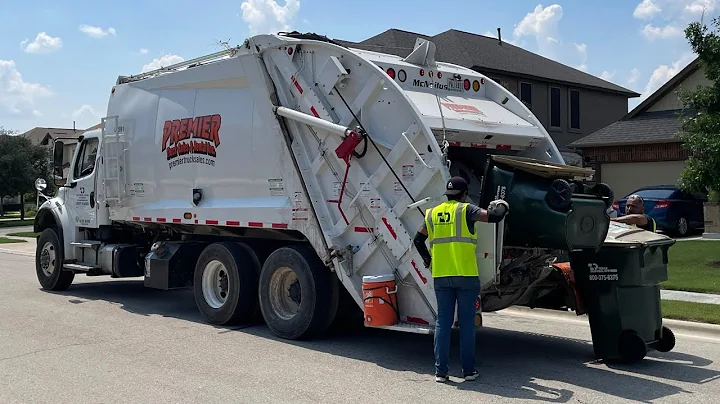 Texas Disposal Systems/Premier Truck Rental: Freightliner McNeilus Garbage Truck
