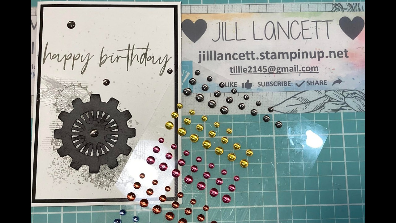 Простая и лаконичная открытка с элементом сюрприза.