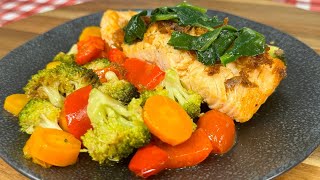 Salmon baked in oven with vegetables! Incredible baked salmon recipe!