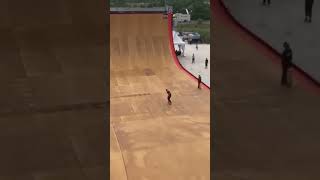 Manobra de skate em uma rampa gigante #shorts