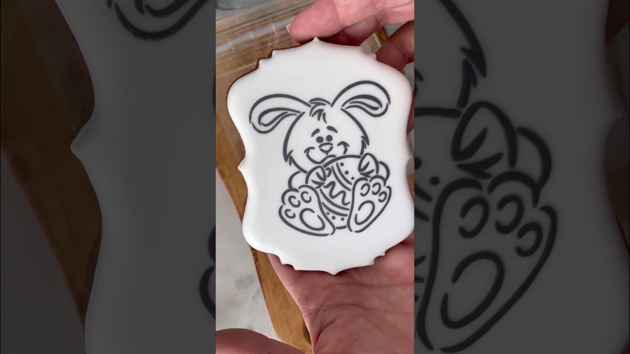 Perfect cookie stenciling! Find this stencil holder on my website 😍