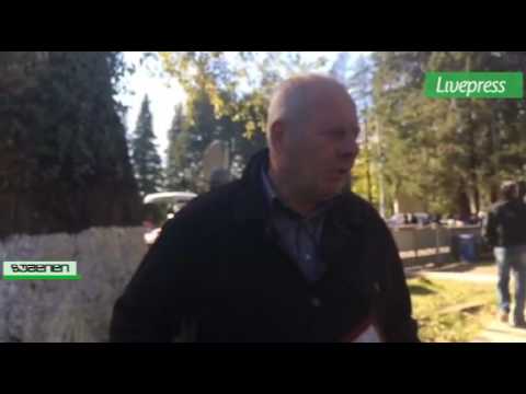 დამკვირვებელი: პირი კაბინაში ამომრჩეველს აკვირდებოდა