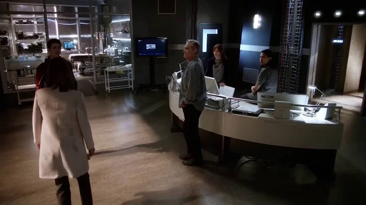 The Flash: S2E22 - Tina McGee Meets Henry Allen/ W...