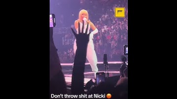 Nicki Minaj fan throws an object onstage & Nicki threw it back into the crowd 🎥