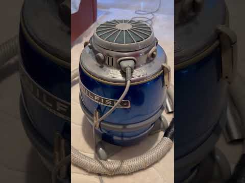 Blue Nilfisk GA70 Typ3 (grey filter grill, bigger woven hose diameter) switch on… #vintage #vacuum