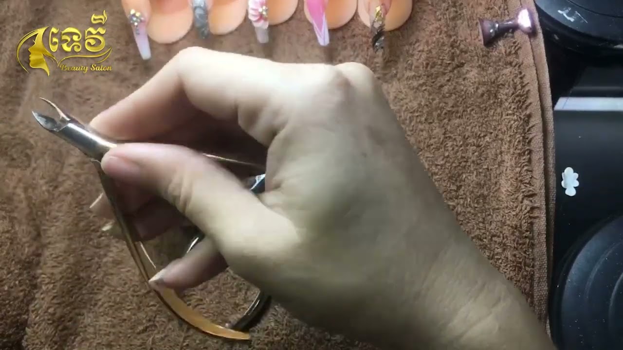 របៀបកាន់កន្ត្រៃកាត់សាច់លើក្រូចឆ្មារ #youtuber #subscribers #like #share #video