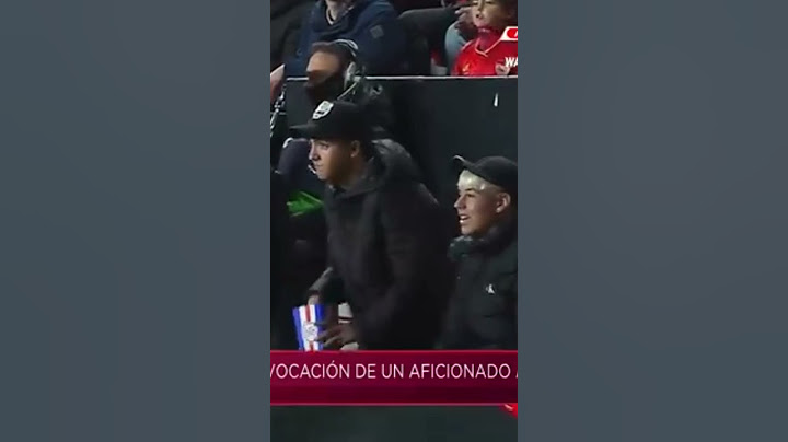 Aficionado del Rayo mete un Dedo en el culo a Ocampos.#Sevilla #rayovallecano