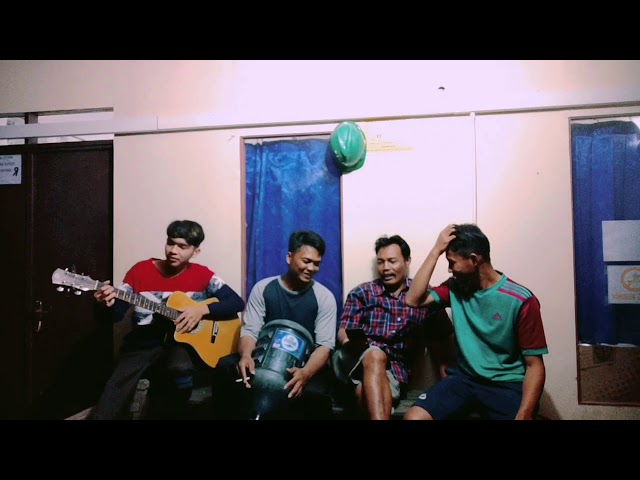 Cover lagu anggur merah 2,suara...pasaran class=