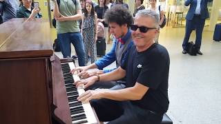 'Greensleeves' (Funky Piano) – Thomas Krüger & Brendan Kavanagh aka. Dr. K at St. Pancras in London