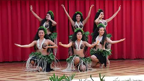 Hui o Ka Uluwehi Brings Aloha Spirit to Ala Moana Center | Traditional Hula Dance [4K]