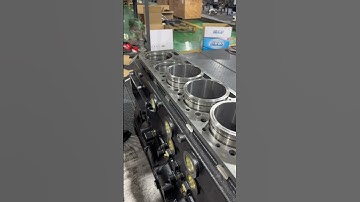 Immersive cylinder head installation—up close with every detail as this engine comes to life#weichai