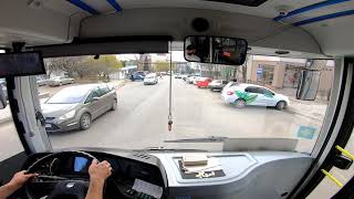 картинка: Вид из кабины городского автобуса. Работа без слов на 18-ом маршруте.