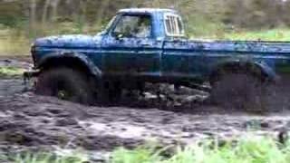 Blue Ford on 44's, part 2