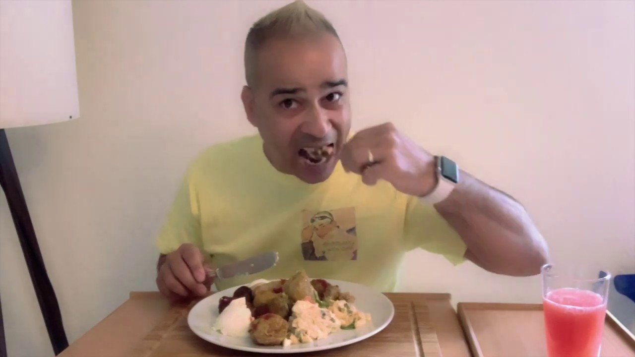 TRADITIONAL ROMANIAN CABBAGE ROLLS WITH CHICKEN SALAD AND SAUSAGES WITH HOMEMADE BREAD MUKBANG