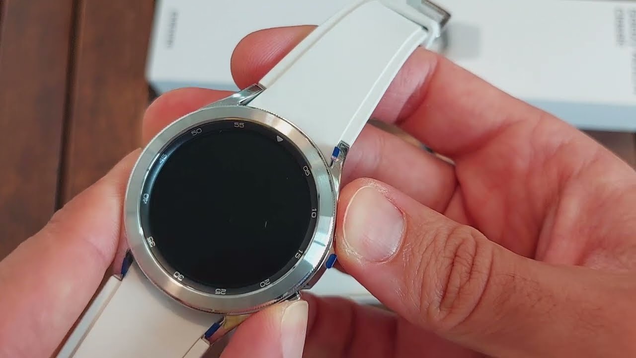 Samsung Galaxy Watch4 Classic (Silver) - Unboxing & Hands-On! 