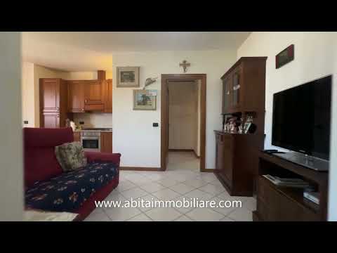 Video Cavriglia, zona San Cipriano, appartamento con due camere ed accessori oltre garage doppio. Abita