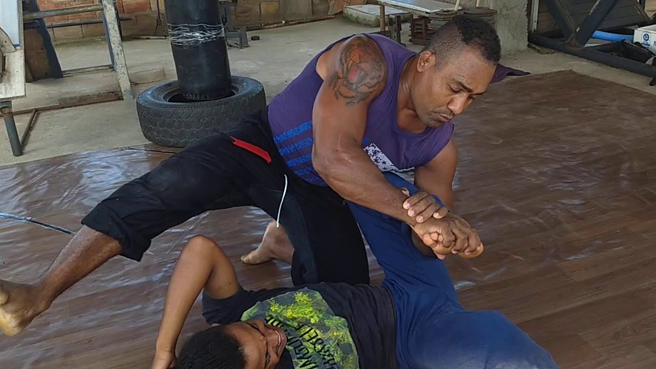 Porque fui obrigado a treinar luta livre e outras artes!