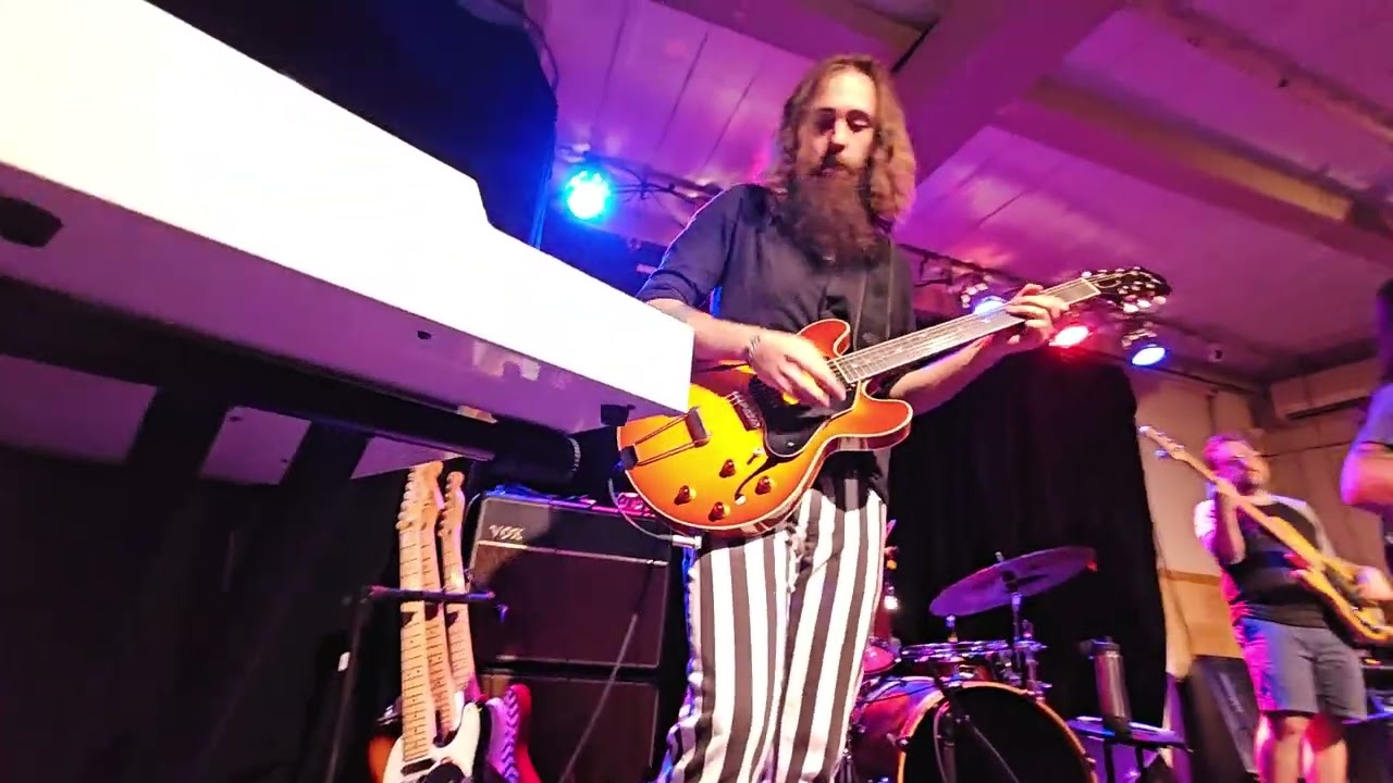 在 YouTube 上观看 LA TRAGÉDIE - L'Épine de la Machine (extrait) @ Vieux Palais de L'Assomption (18/07/26) 在 YouTube 上观看 LA TRAGÉDIE - L'Épine de la Machine (extrait) @ Vieux Palais de L'Assomption (18/07/26)