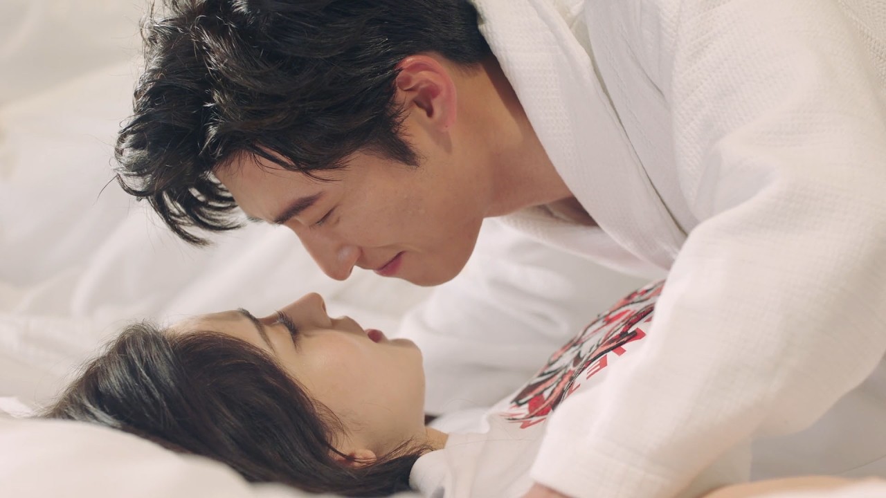 🎀【MOVIE】霸總賴在灰姑娘的房間不走，把她壓在身下索取，灰姑娘為他全身按摩 #十年三月三十日 #好看中国电视剧 #爱情