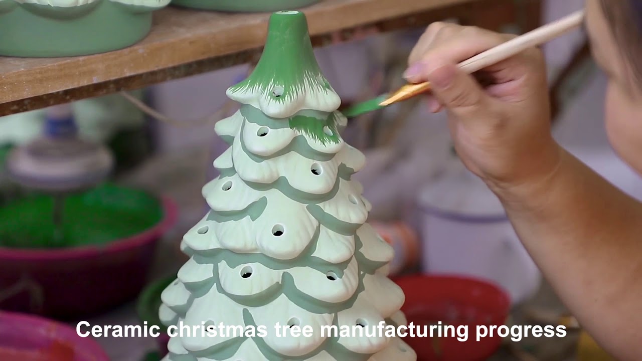 Video: History of vintage ceramic Christmas trees - The American