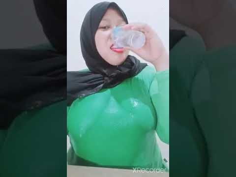 Tante hijab basah basahan