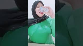 Tante Hijab Basah Basahan