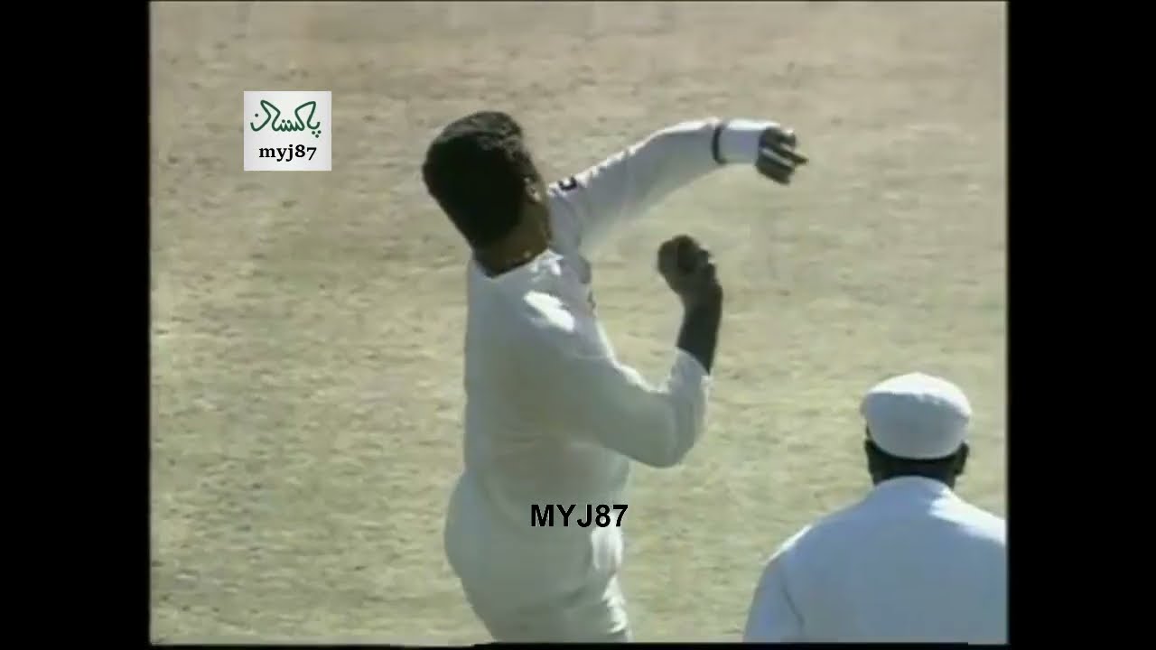 Waqar Younis Bowling Style Analysis | Beautifully Explained | 1996