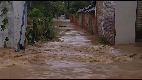 Heavy Rain Causes Flood, Landslides in Central China Cities - DayDayNews