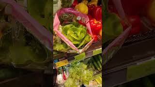 Зелень в магазине в виде розы!