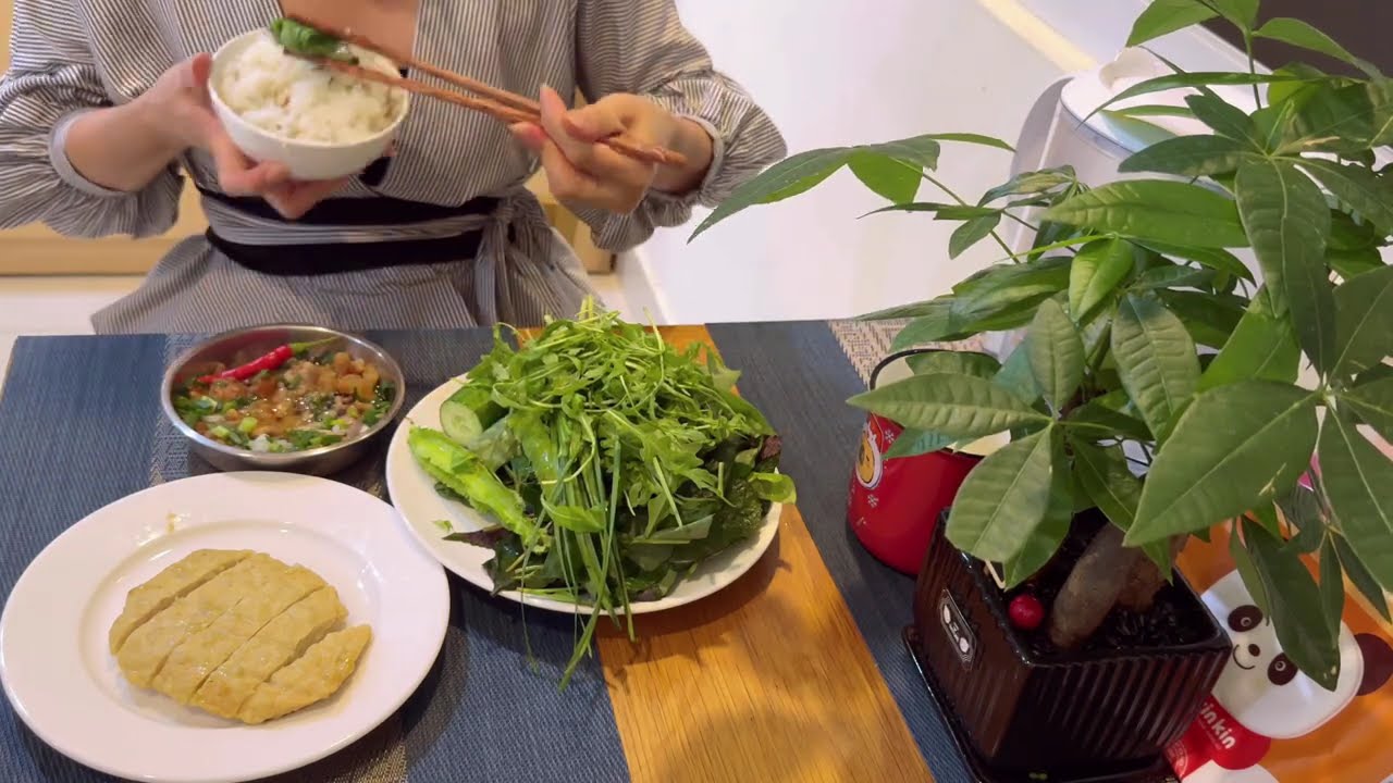 Bữa Cơm Ngon Với Món Ăn Đơn Giản Của Em Gái Mua Tặng Mắm Chưng Thịt Và Chả Cốm Ngày Trời Se Lạnh #74