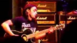 Nuno Bettencourt Playing Midnight Express At The Musikmess