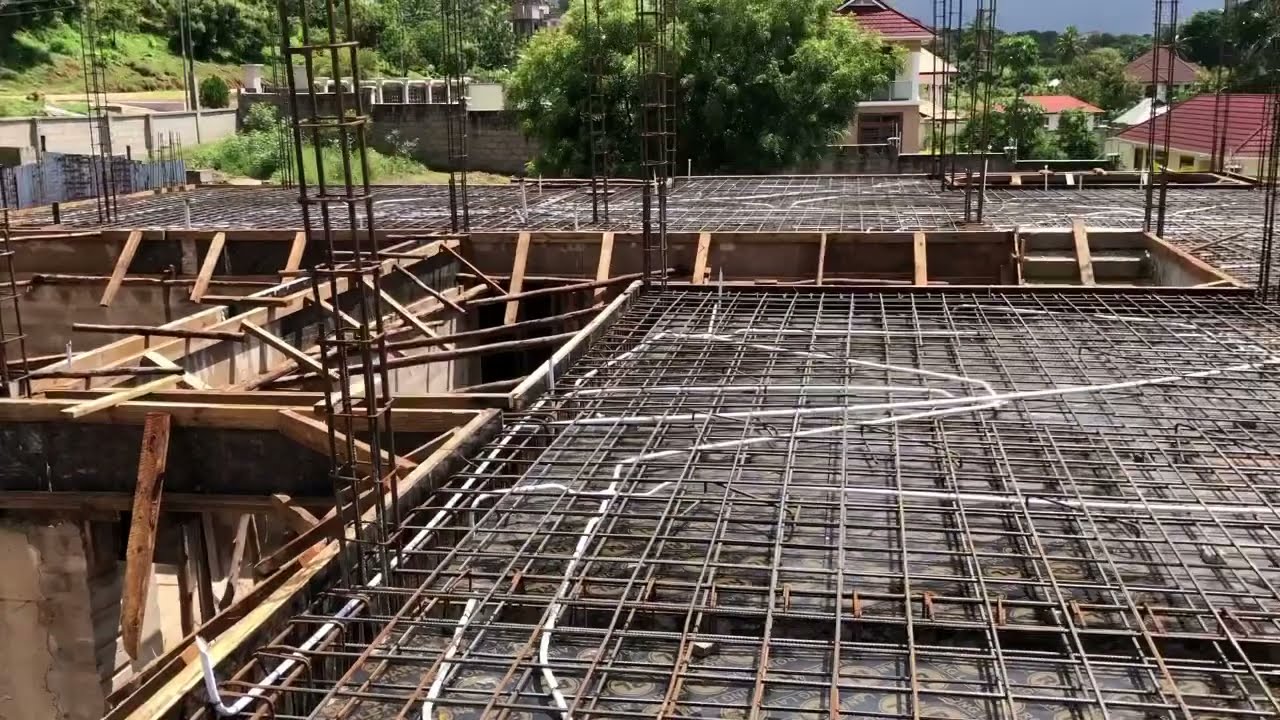 UJENZI WA GHOROFA: kazi ya usukaji wa nondo pamoja na bomba za umeme umekamilika💪 call  0717688053