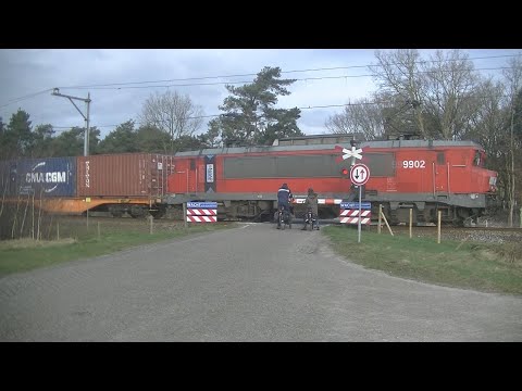 Spoorwegovergang Beerze // Dutch railroad crossing