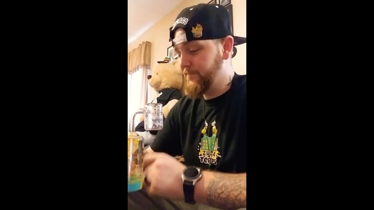 Sr.dabsalot doin a fat dab of some live rosin