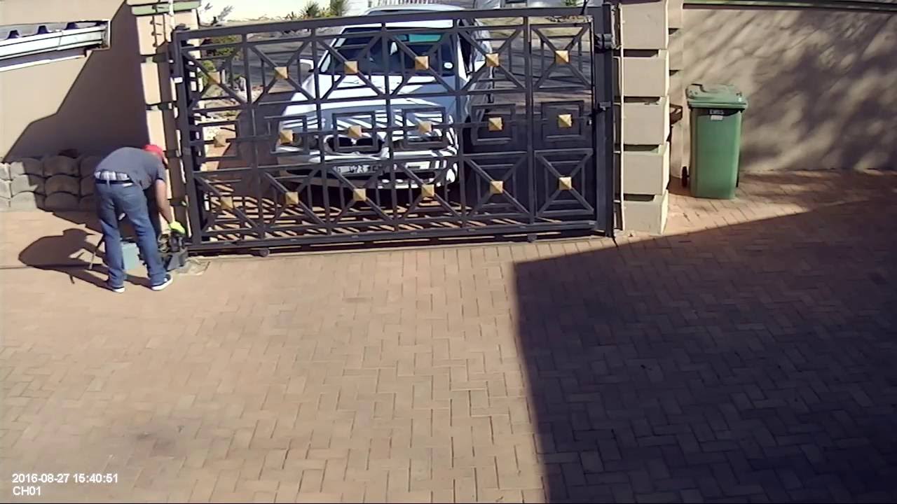 Burglars caught on camera in Sandton YouTube