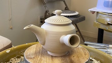 412. Trimming/Assembling a Side Handled Teapot with Hsin-Chuen Lin 林新春 側把壺修坯接坯示範