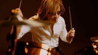 YOSHIKI、圧巻のドラム演奏で髪を振り乱す！華麗なスティックさばきを披露　 「『ワンダ』極」新CM「極めた人」編＆メイキング