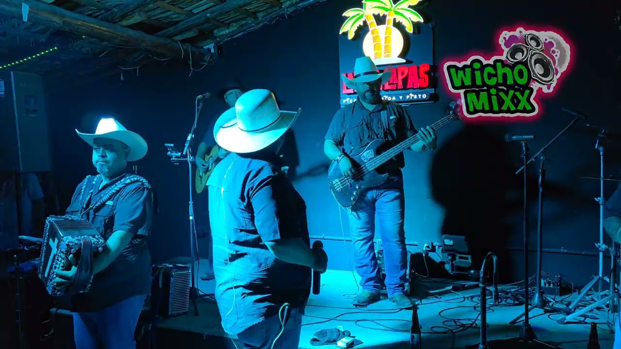 Los Hunters  (Live)  Las Palapas