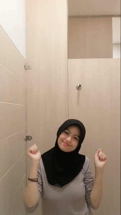 VIRAL!!! wanita #goyangtiktok #viralvideo #shorts #viralshorts berhijab di kamar mandi👉👈🤤