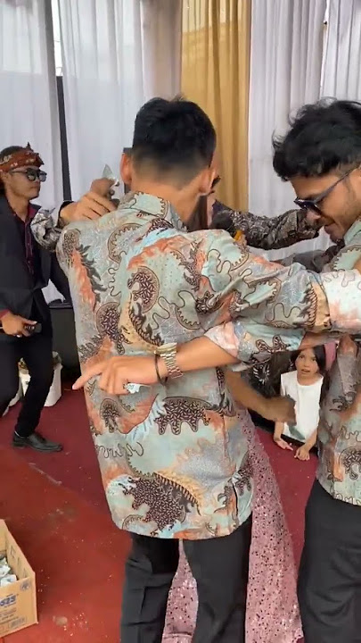 BIDUAN CANTIK DI KELILINGI A FAMILY TUAN HAJAT #joget #hiburan #dangdut #shortvideo