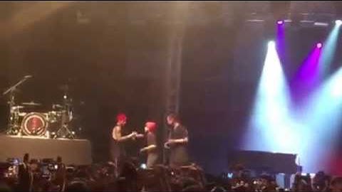 Twenty One Pilots Handshake with Fan (WhatsNext SG)