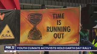 Youth climate activists hold Earth Day rally in Chicago