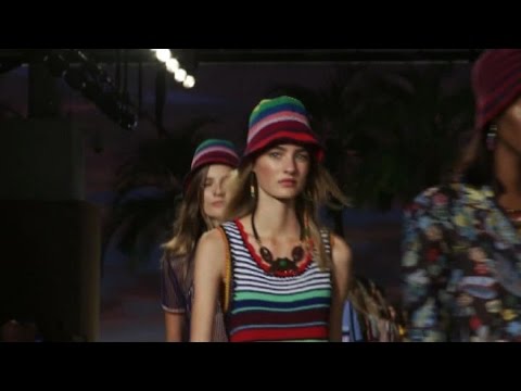 Video: Tommy Hilfiger Ha Presentato La Sua Nuova Collezione Al Ritmo Del Reggae