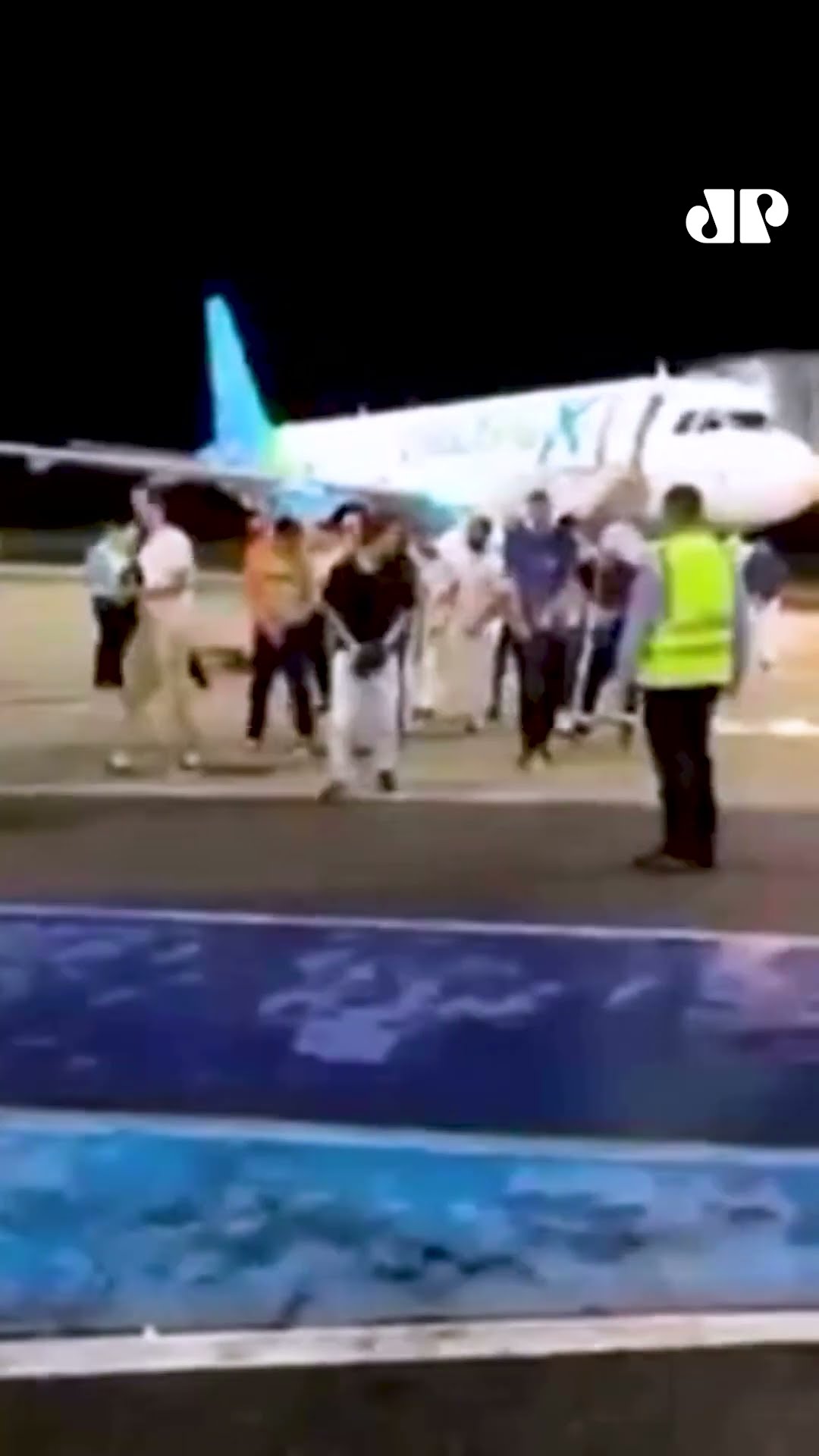 Avião com 88 deportados da Era Trump pousa no Brasil #shorts