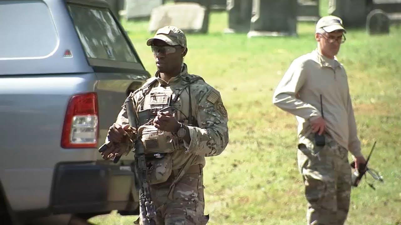 Police swarm part of Pennsylvania as manhunt for escaped killer ...