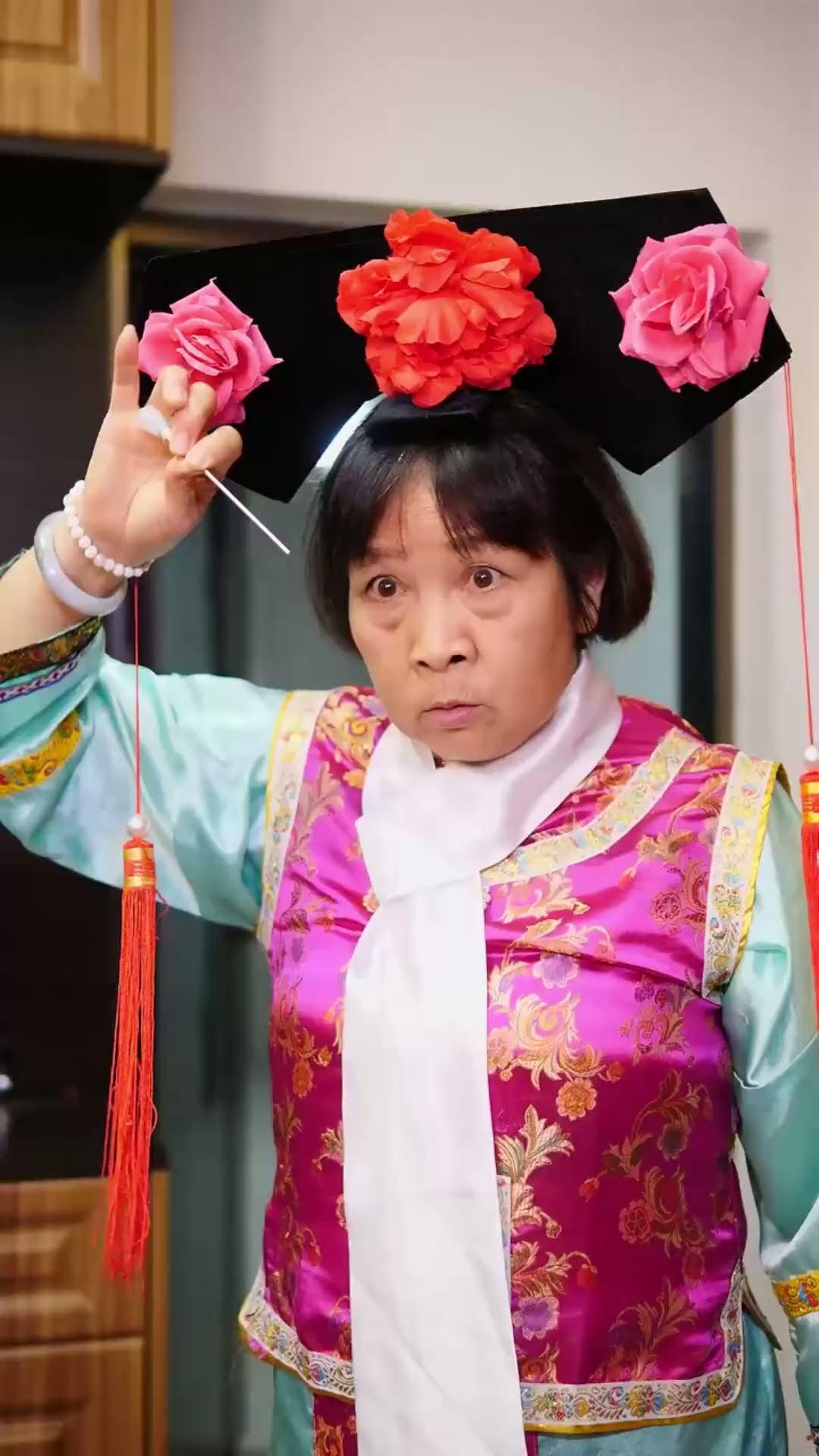 Genius son turns into Spider-Man, and his devilish mother is terrified#guige#shorts