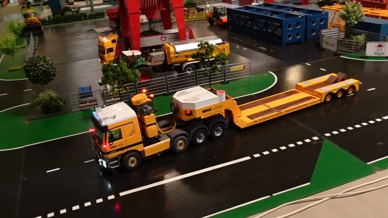Modelbouwshow Autotron Rosmalen 2022 @ RMW TechnoscaleModels@ AMAZING RC Zwaartransport -Grondverzet