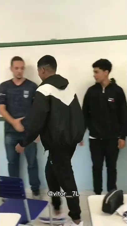UFC na escola🥊 #ufc #viraliza #briga #escola #viralvideos