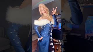 This Elsa look is my personal favorite 💙❄️ #elsa #frozen #disneycosplay #disneyprincess #sewing