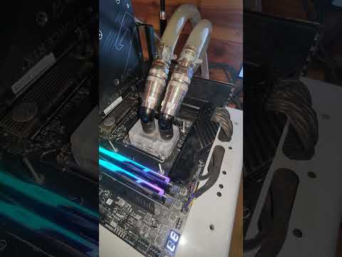 Core i5 13600K a 5800 MHz en Cinebench sólo con agua / SuperCool DirectDie Gen12